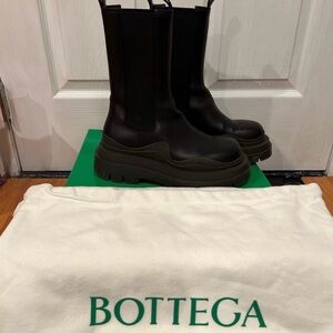 Bottega Veneta Tire Chelsea Boots
